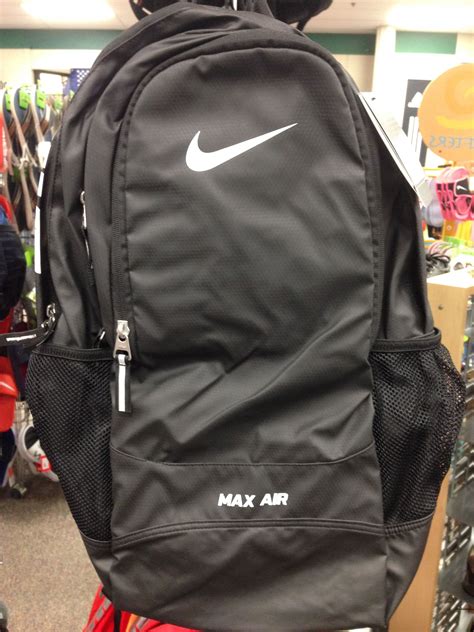 mochila nike max air